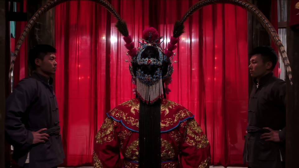 18 seconds in: her hand on the red velvet curtain